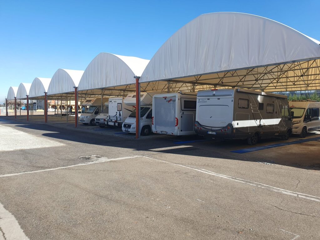 Rimessaggio camper coperto 1.jpeg