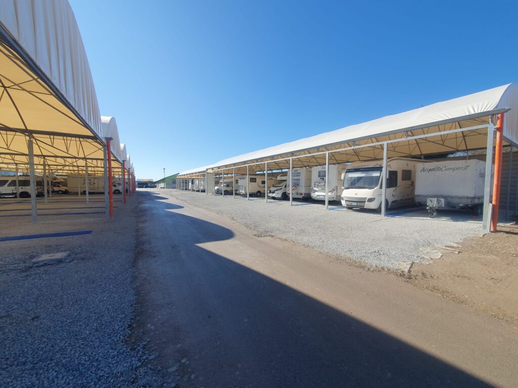 Rimessaggio camper coperto 2.jpeg