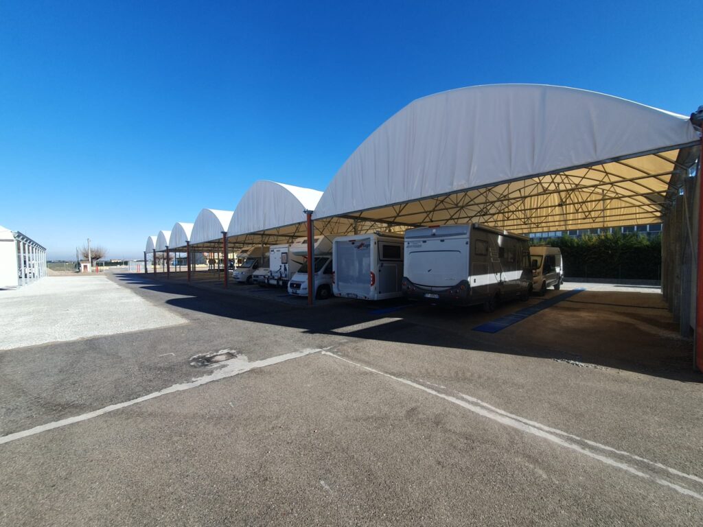 Rimessaggio camper coperto 3.jpeg